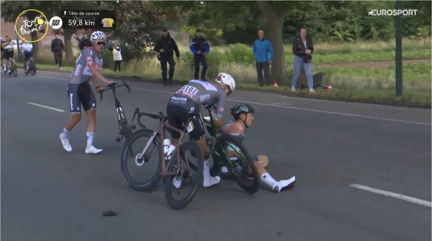 Caída dramática deja a Jasper Philipsen fuera del Tour de Francia 2025