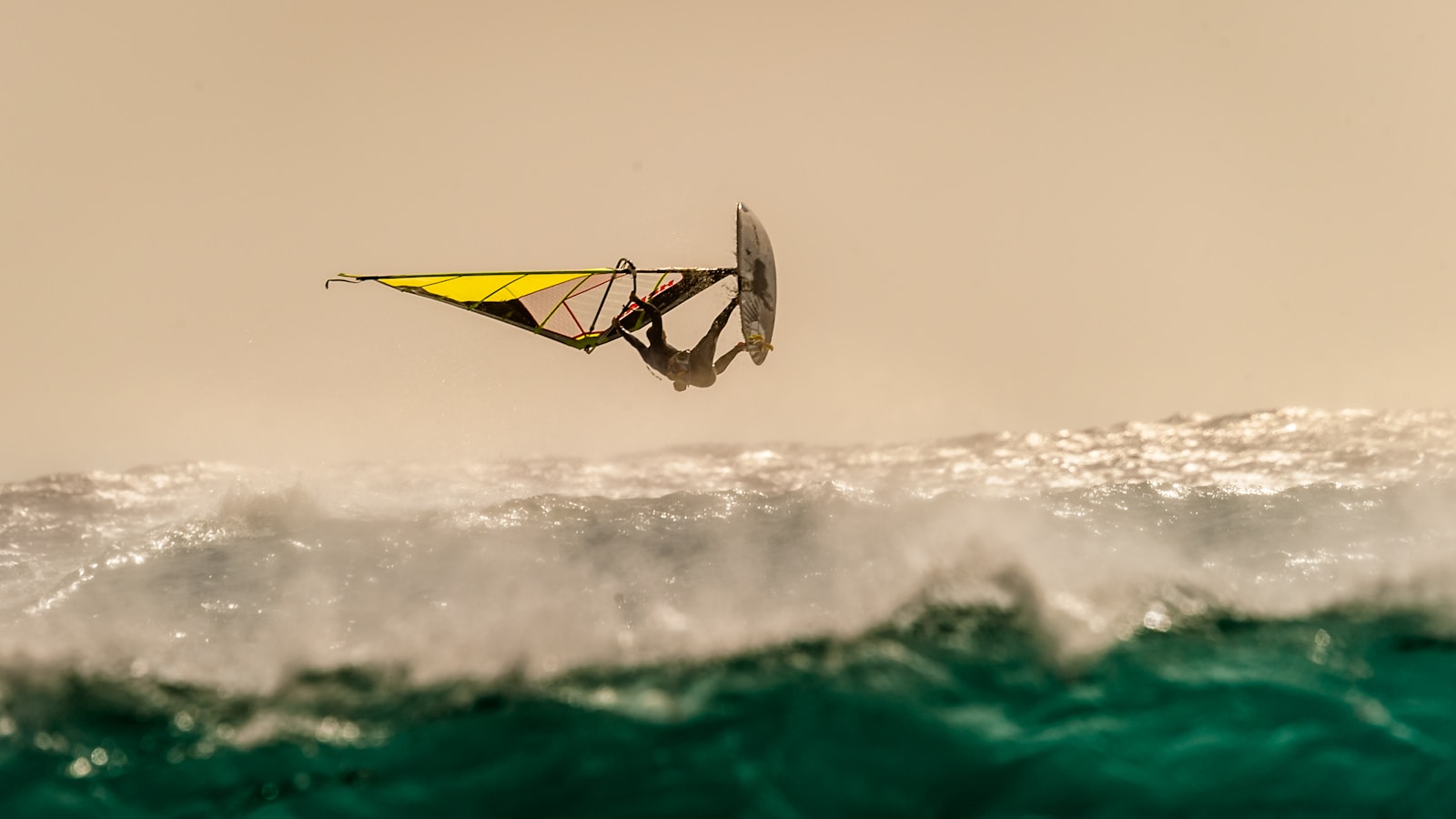 Mundial de Windsurf & Wingfoil 2025 en Fuerteventura: emoción, velocidad y espectáculo en el paraíso